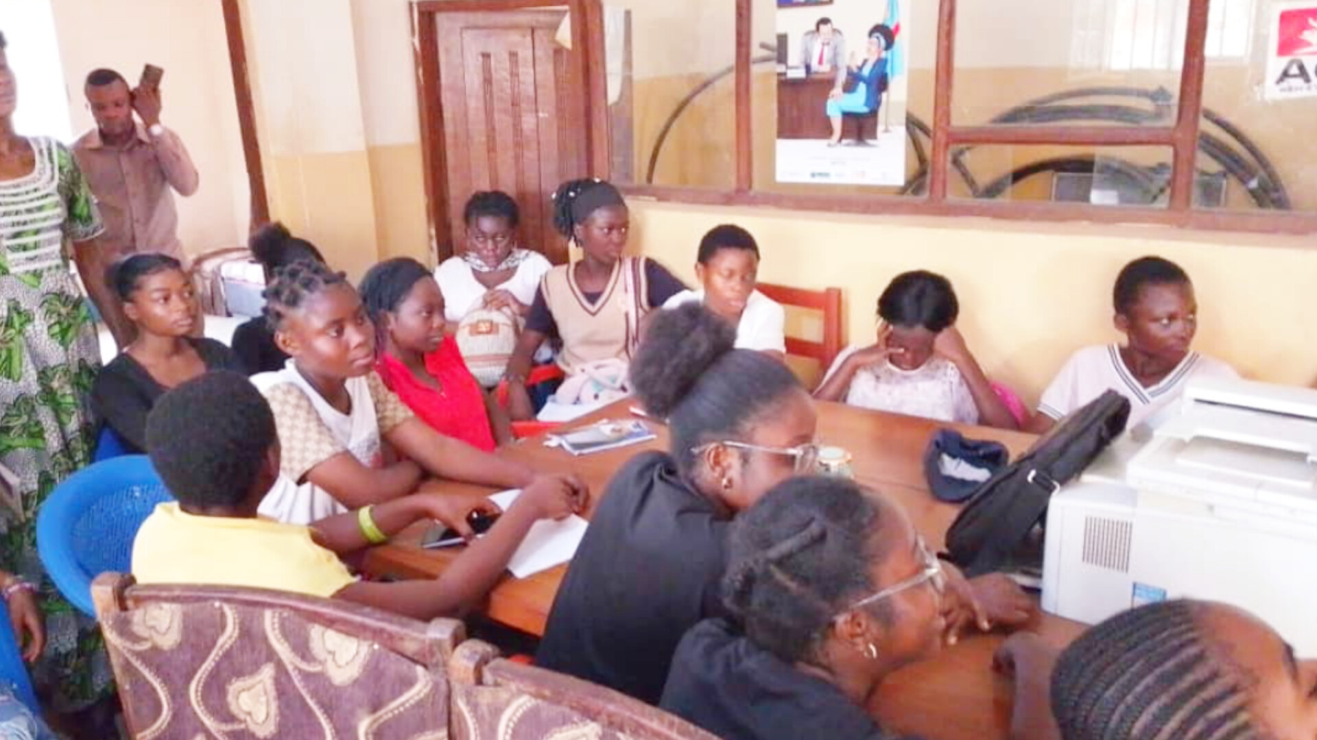Kasaï-Central : 300 jeunes filles outillées par l’ONG AGIR sur le leadership, les VBG et l’hygiène menstruelle