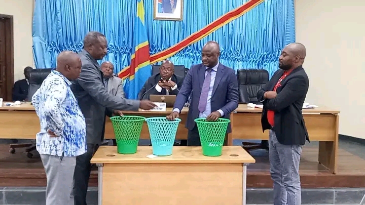 Kasaï Central : une motion de défiance adoptée contre la ministre provinciale de la Santé