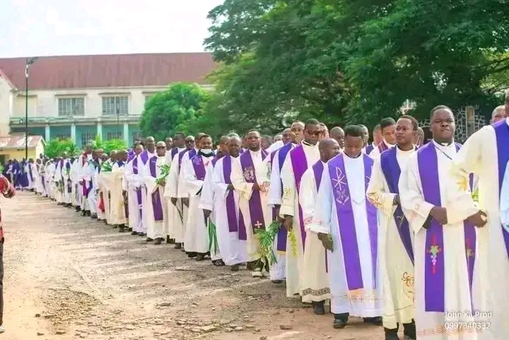 Kasaï Central : Des prêtres de l’Archidiocèse de Kananga soutiennent le changement de la Constitution