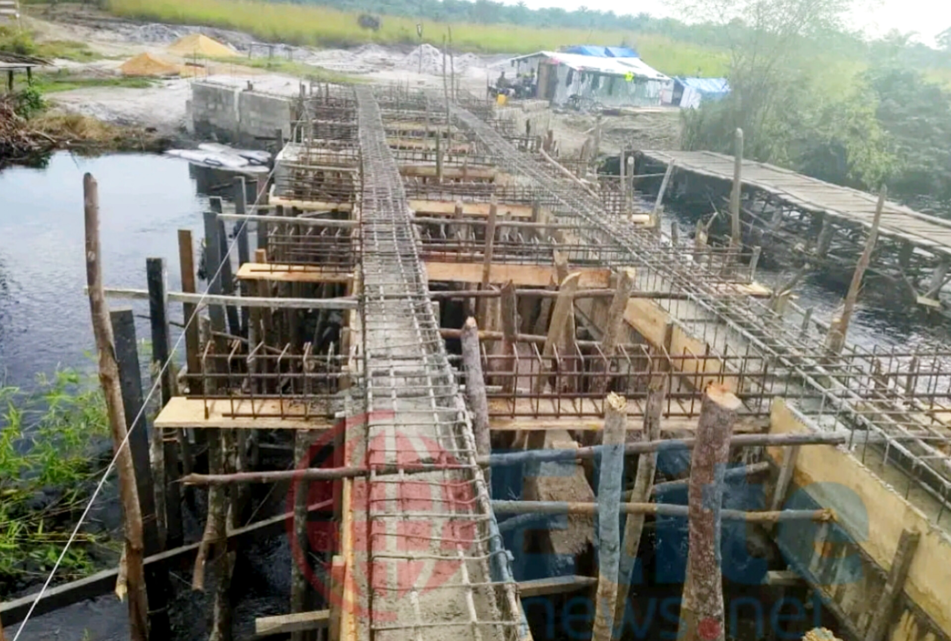 Sankuru : le pont sur la rivière Lotembo en voie d’achèvement, un projet stratégique pour la mobilité locale