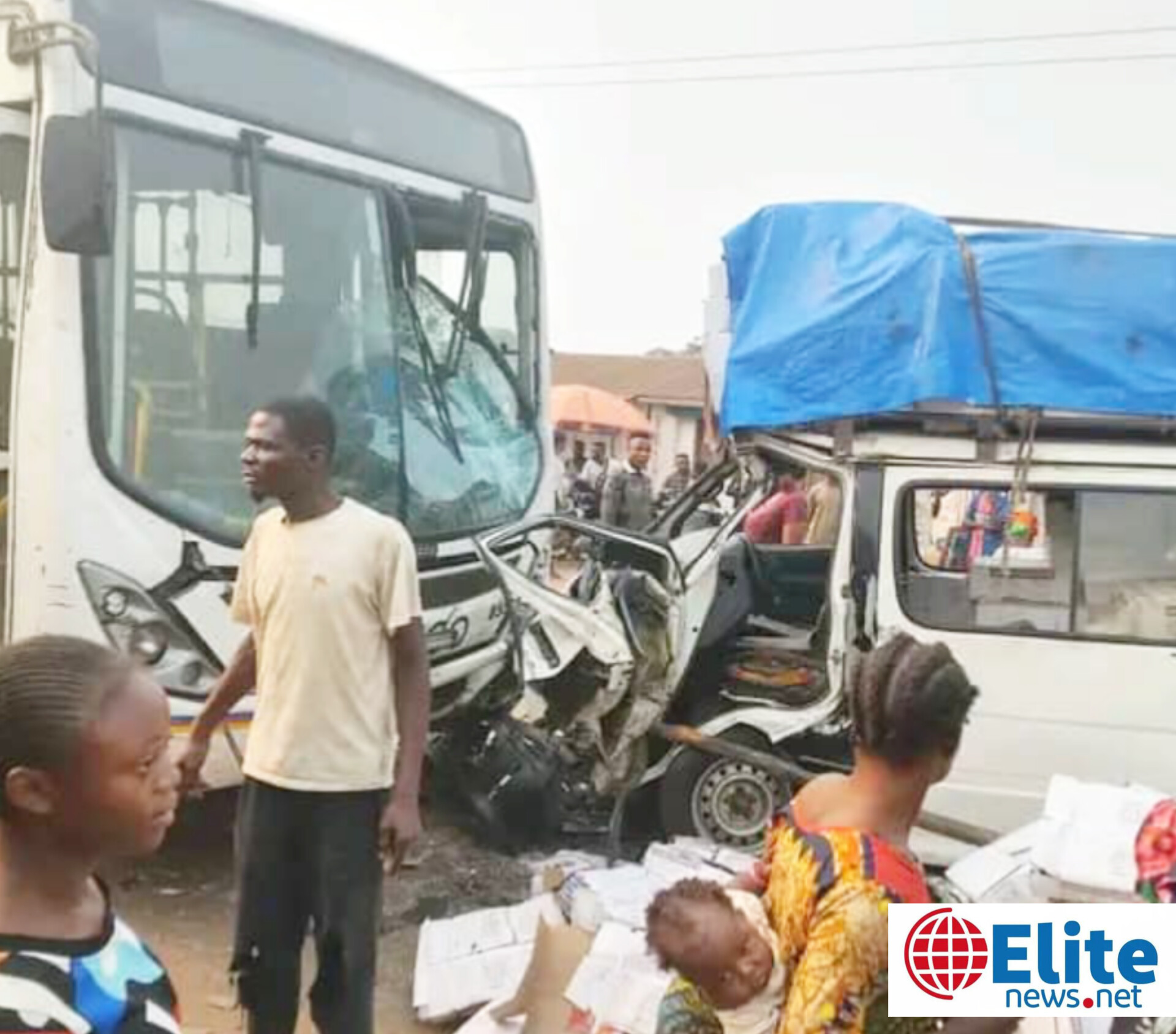Kasaï : un taxi-bus percute un bus Transco sur la RN1, le chauffeur grièvement blessé