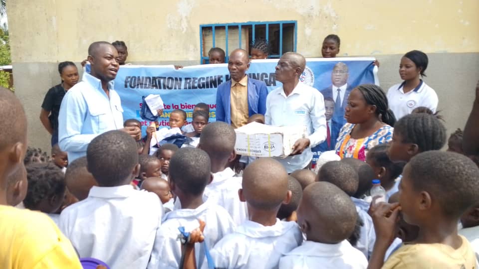 Kasaï-Central : une fondation apporte le soutient matériel aux élèves vulnérables de deux écoles à Kananga