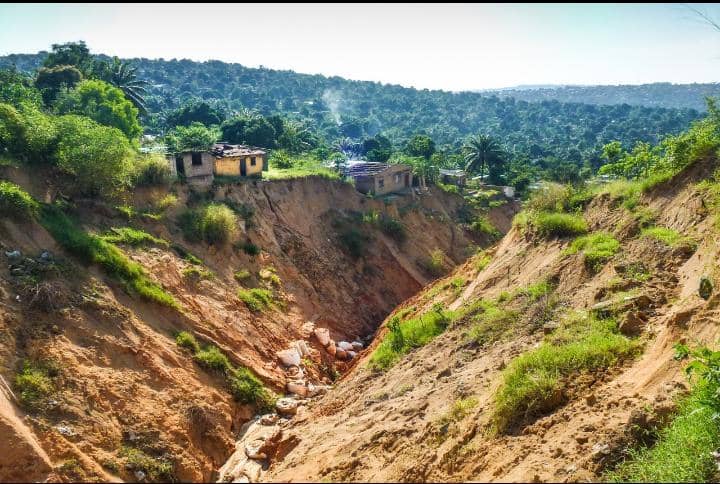 Kasaï-Central : l'érosion historique de Kamuandu attise la colère des populations de Kananga