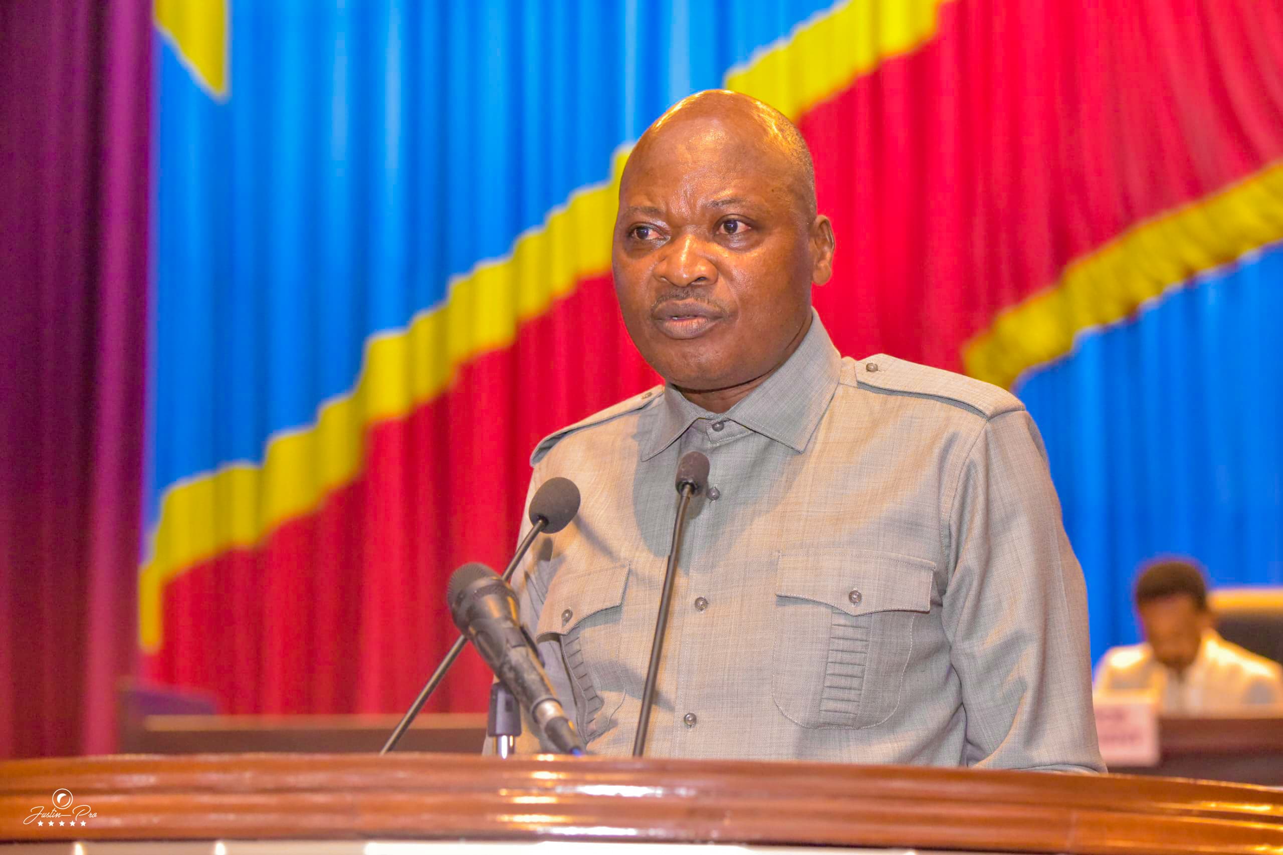 EDU-NC/Kasaï 2 : le député national Antoine Bushabu saisit la pléniere par motion d'information au sujet de la paie des enseignants de Luebo Dekese, Mweka et ilebo