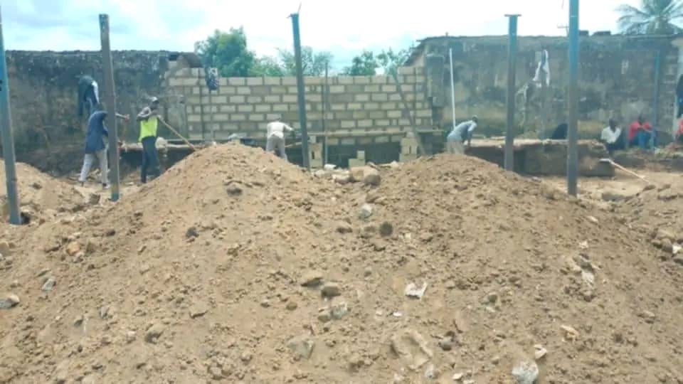 Kasaï : Démarrage des travaux de construction du stade Solbena à ilebo grâce au financement du Sénateur Clément Muya