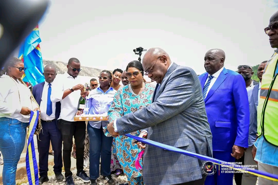Lualaba : le ministre Jean-Pierre Bemba inaugure une nouvelle voie ferrée de 3,7 km pour renforcer la continuité du transport ferroviaire