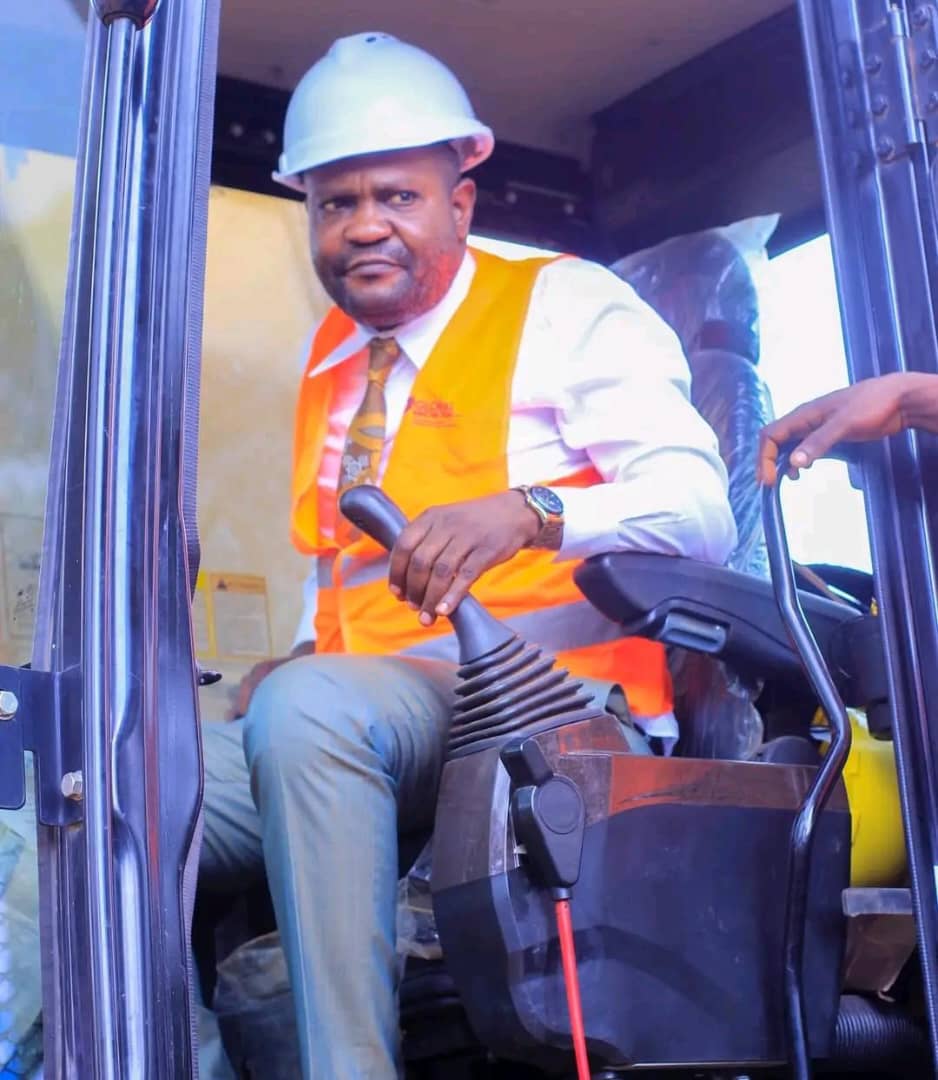 Projet Tshilejelu à LOMAMI : Le Gouverneur Iron Van Kalombo lance les travaux de modernisation de 10 km de la voirie urbaine de Kabinda et 5 km à Mwene-Ditu