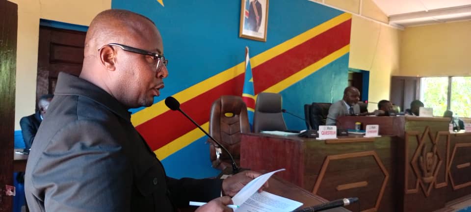 Kasaï : interpellé pour la recrudescence de l'insécurité,  Le ministre provincial de l'intérieur et sécurité s’exprime devant les élus du peuple