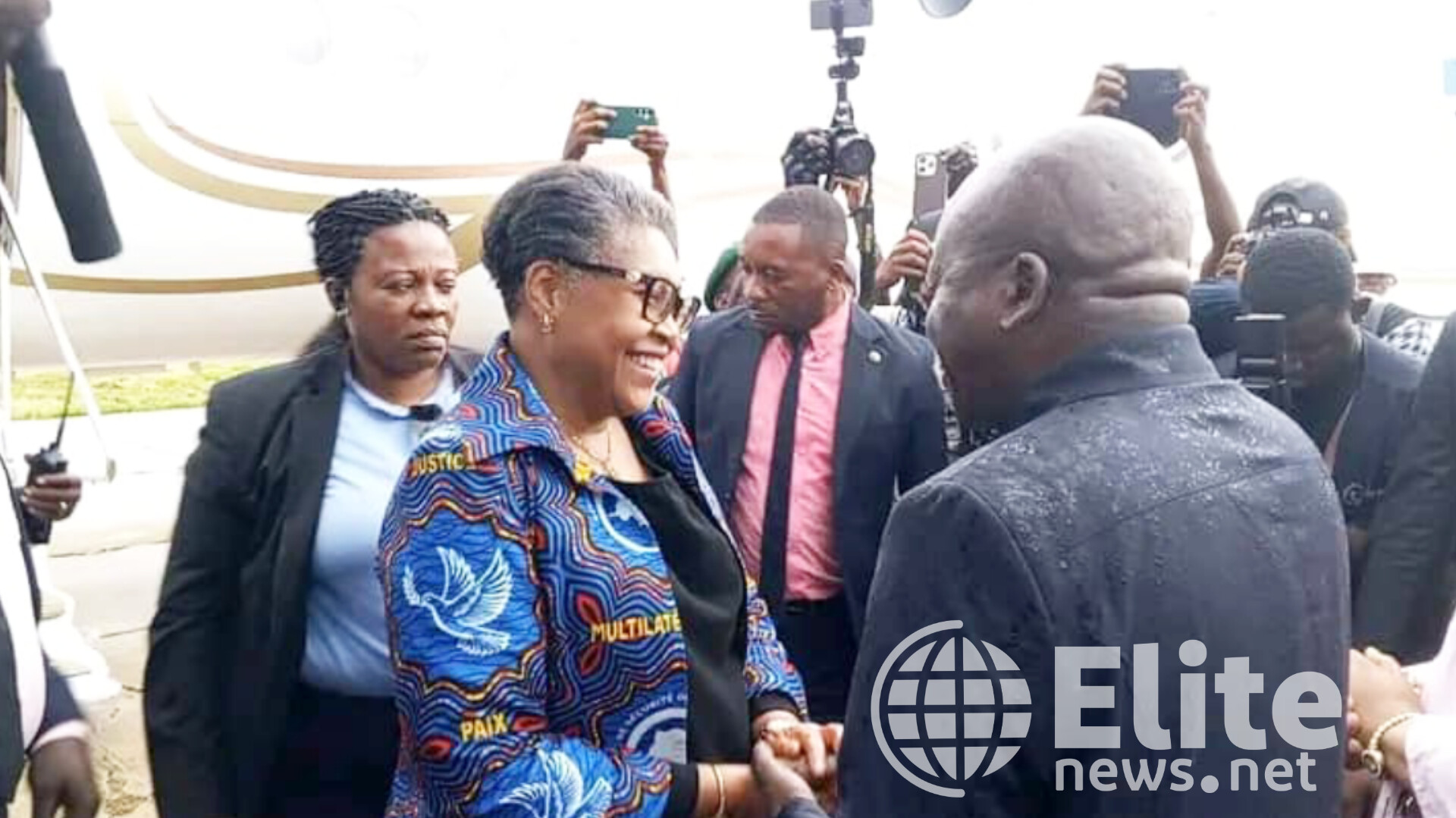 Kasaï-Central : Sous la pluie, Judith Suminwa relance la centrale hydroélectrique de Mbombo et promet de veiller à l’avancement des travaux
