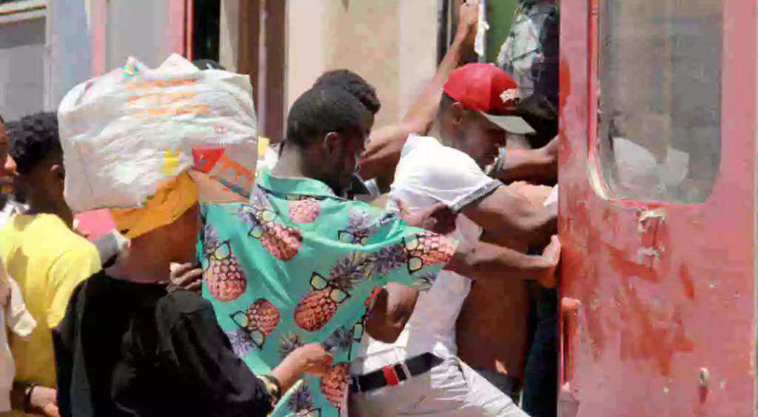 Afrique : l’agression filmée d’une femme migrante en Tunisie ravive le débat sur le racisme et les violences xénophobes