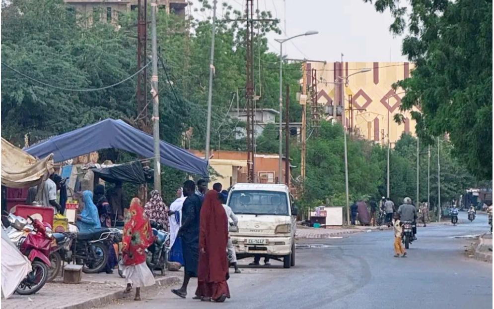 Niamey : Des dizaines de personnes meurent de soif dans le désert du Sahara après la panne d'un camion