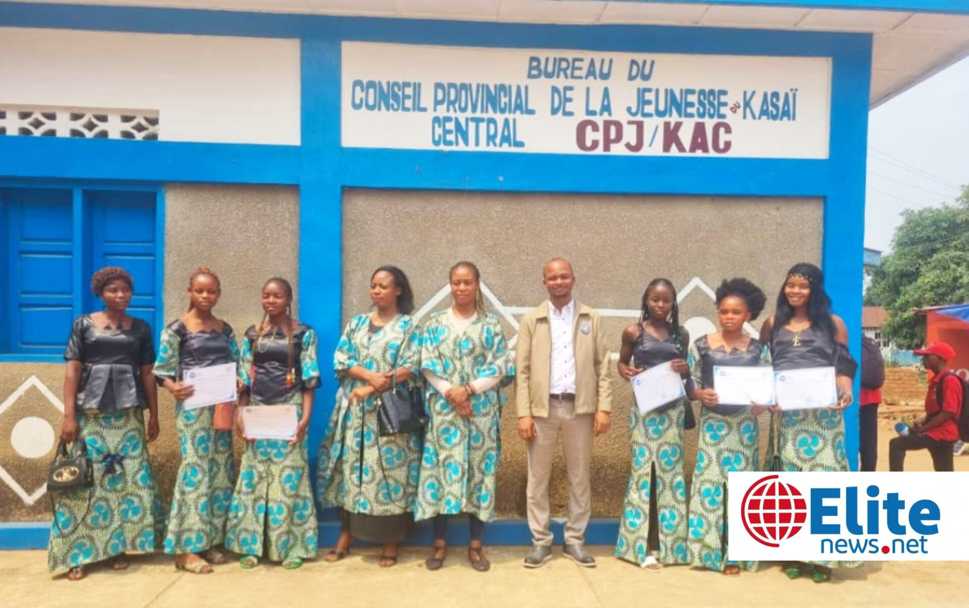 Kasaï-Central : 15 jeunes filles brevetées en coupe et couture pour renforcer leur autonomisation à Kananga
