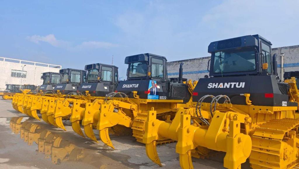 Infrastructures : la RDC réceptionne un premier lot de 200 engins en Chine