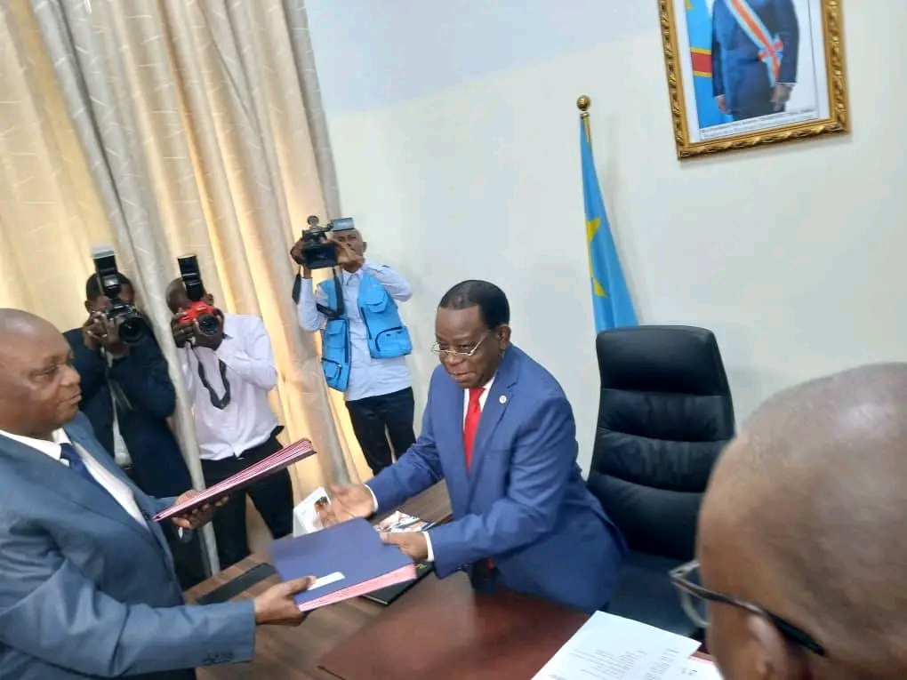 RDC : Jesse Afebu Sasama salue la passation de pouvoir entre le sénateur Modeste Bahati et Norbert Basengezi Katintima