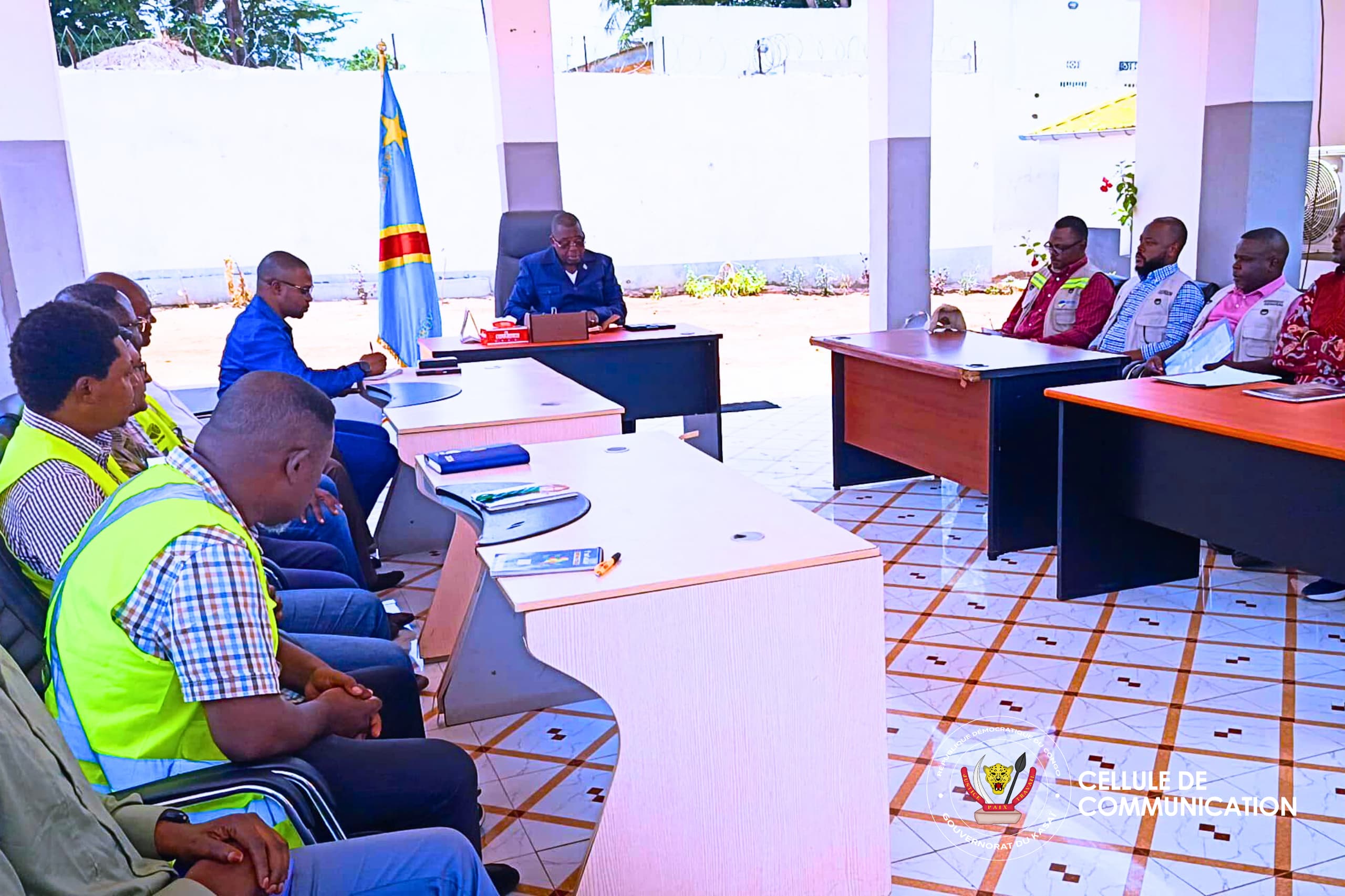 Kasaï : Le Gouverneur Crispin Mukendi préside la réunion du Comité de suivi de l'évolution des travaux de la Route Tshikapa-Kandjaji-Kamako