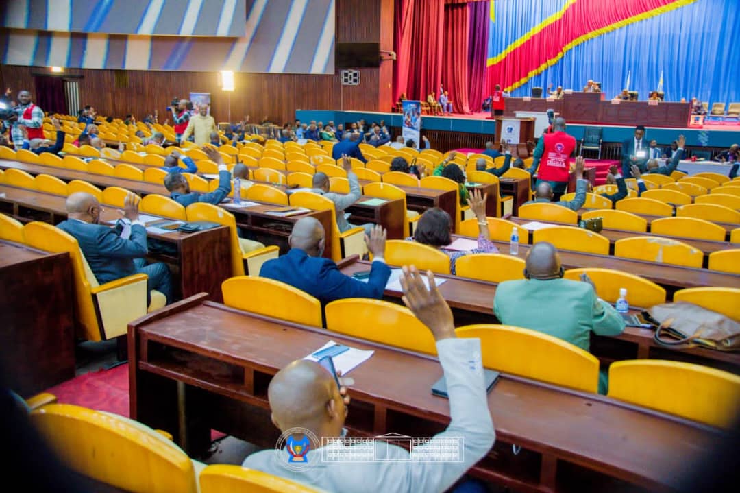 RDC : l'Assemblée nationale auditionne le ministre de la Santé sur Ebola, proroge l'état de siège et adopte le rapport sur la pêche et l'aquaculture