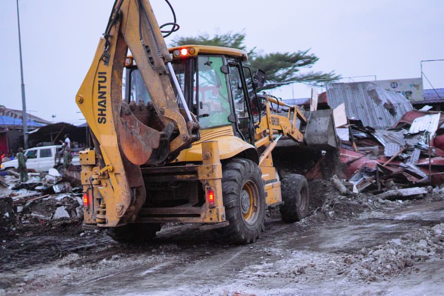 Kinshasa : Hôtel de ville lance une opération d’urgence pour assainir et embellir les abords des routes principales