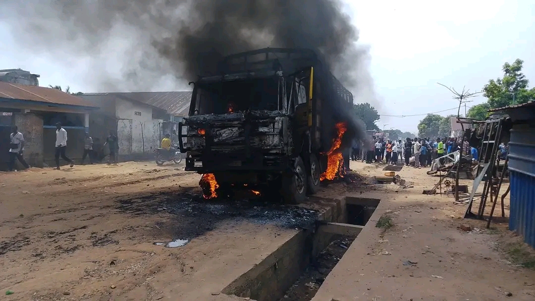 Kananga : un camion prend feu après une explosion à Kamulumba