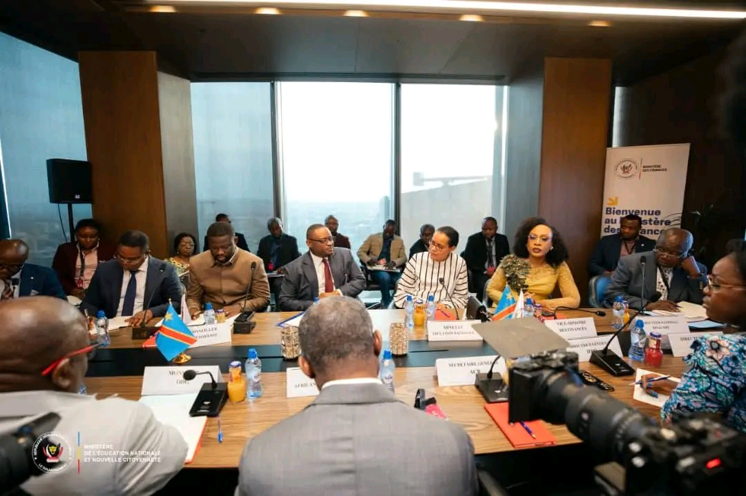 RDC : Le gouvernement envisage à débloquer en urgence les fonds pour payer les arriérés des salaires des enseignants