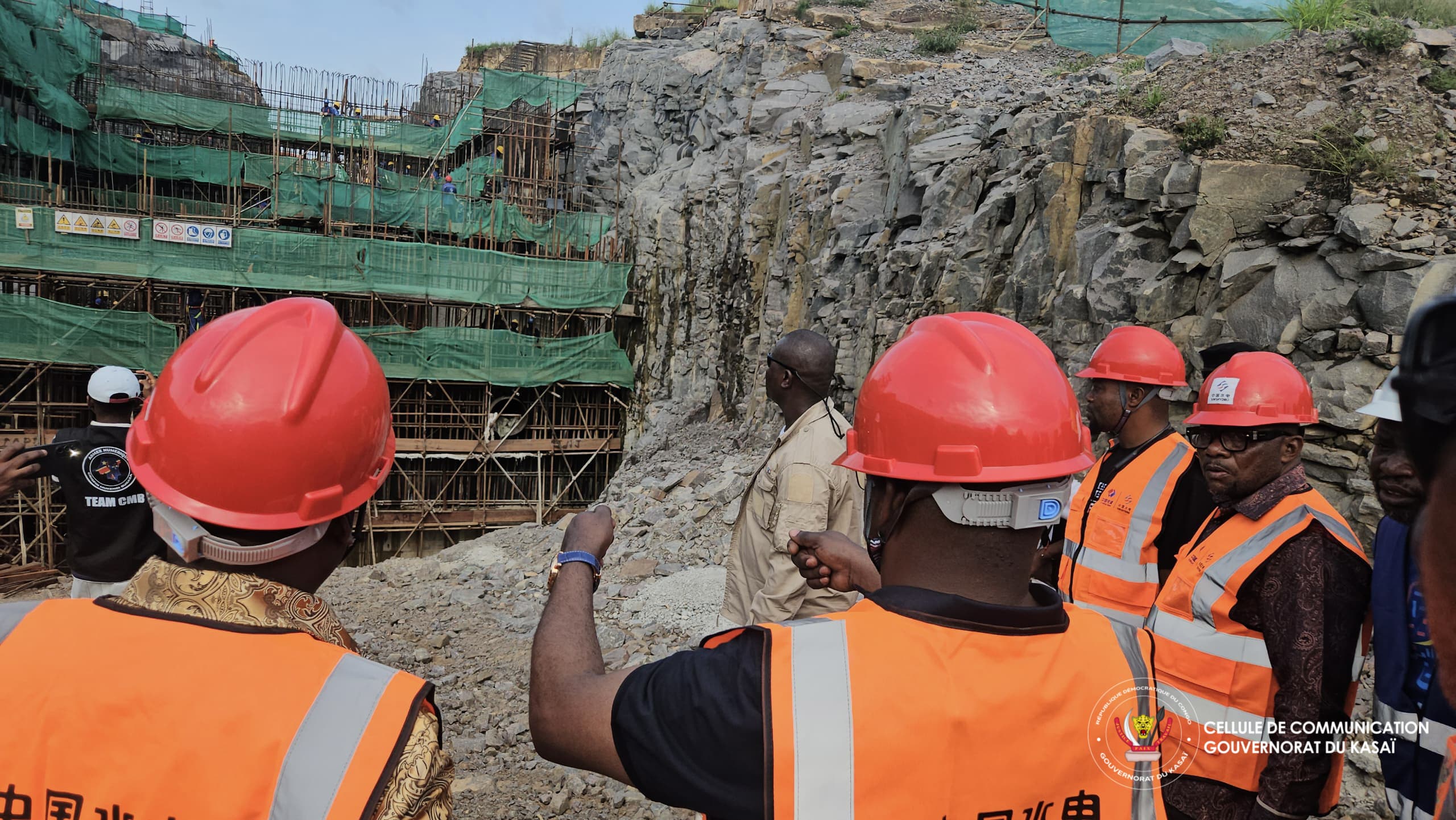 Kasaï : le Gouverneur Crispin Mukendi intensifie le suivi des chantiers publics à Tshikapa