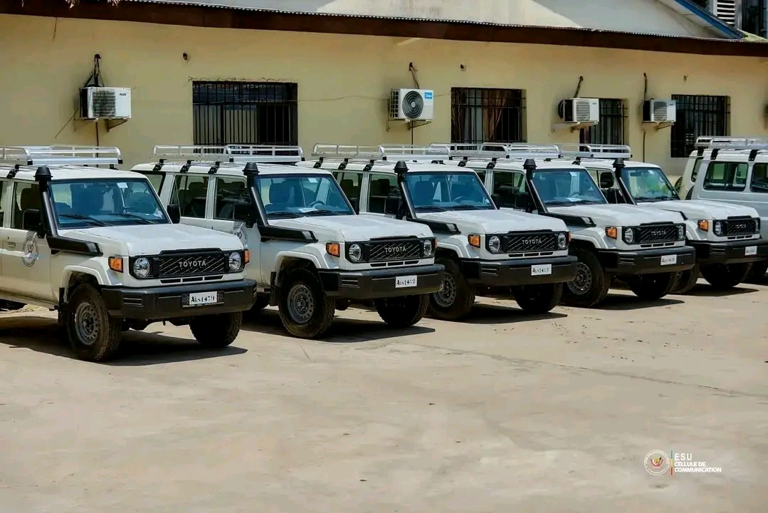 RDC : remise des Jeeps Land cruiser 4x4 aux cadres de l'administration du SG de l'Esu