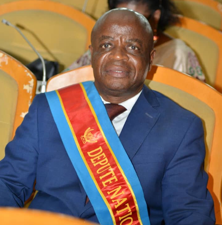 RDC : Une fausse rumeur attribue au député Obedi Nyamangyoku la proposition d'ajouter les noms d'Etienne et Félix Tshisekedi dans l'hymne national