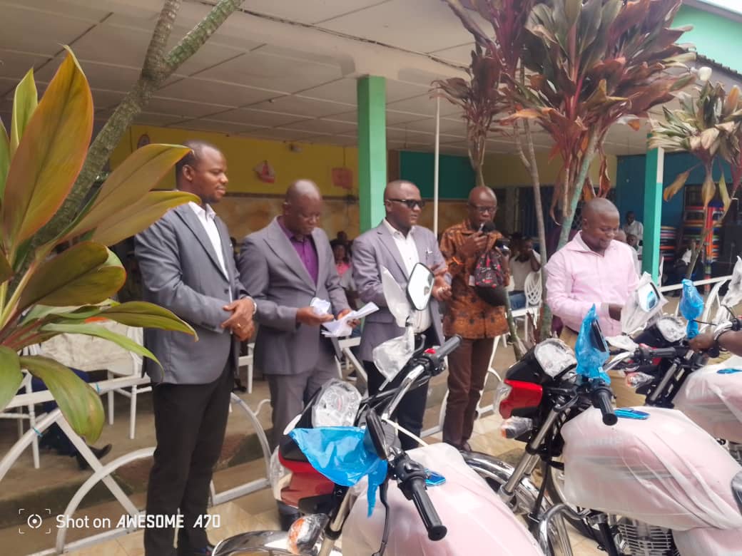 EDU-NC KWILU 3 : remise des motos marque Haojue aux chefs d'antennes Dinacope