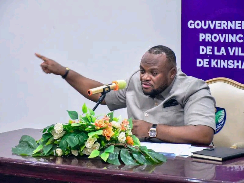 Transport en commun à Kinshasa: le gouvernement provincial brandit une amende de plus de 2 millions CDF pour non-respect de la grille tarifaire et des itinéraires officiels