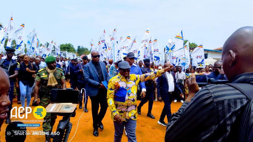 Kasaï : Lancement des travaux de lutte anti-érosive et modernisation de 24km de la voirie urbaine de Tshikapa, le gouverneur Crispin Mukendi cultive l'espoir dans le coeur de ses administrés