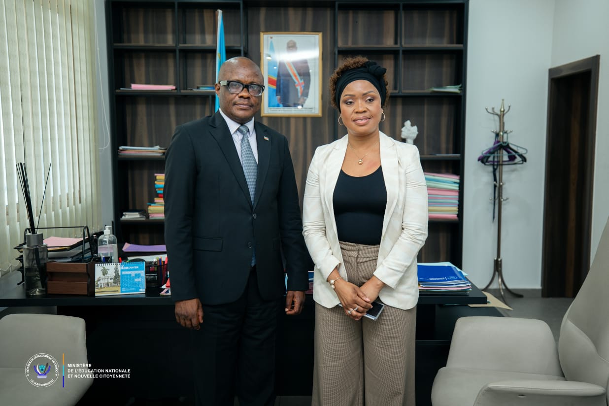 Gouvernance éducative en RDC : le Vice Ministre Théo Kazadi discute avec Grâce Neema élue de Bas-Uélé autour de la condition enseignante de sa province