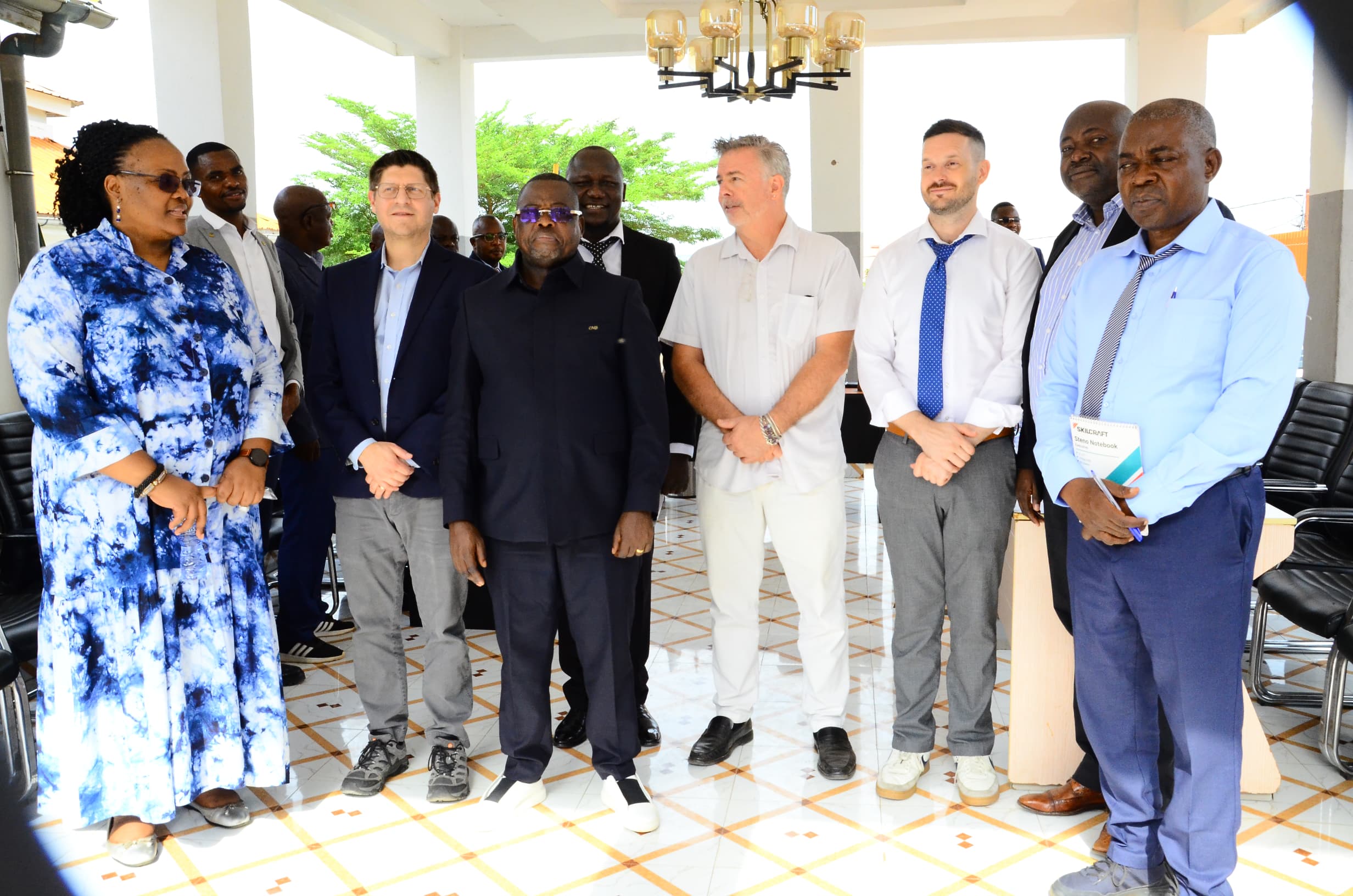 Kasaï : le Gouverneur Crispin Mukendi échange avec la délégation du département d'État américain sur le développement local