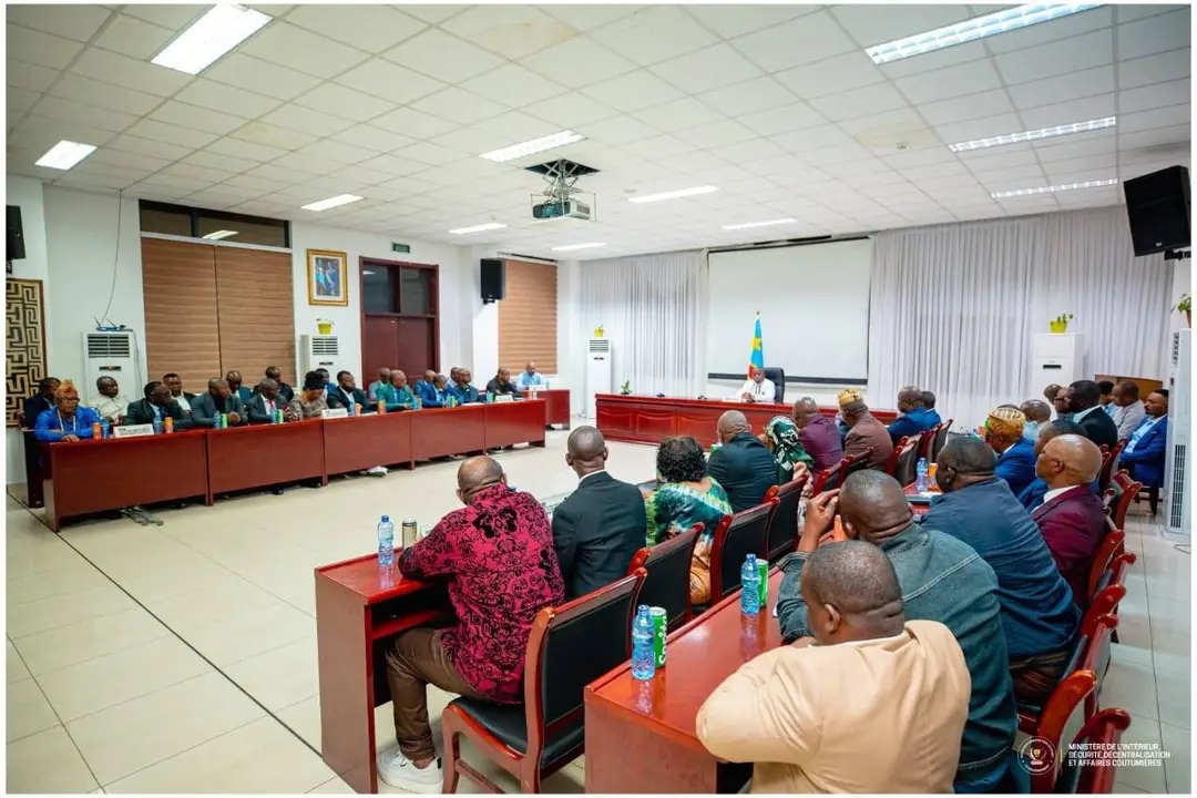 Kongo Central : Jacquemain Shabani échange avec les députés provinciaux pour apaiser la crise institutionnelle