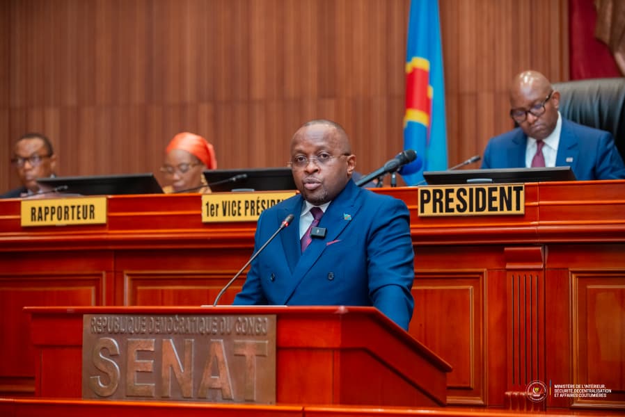 RDC : Jacquemain Shabani répond aux préoccupations des sénateurs sur la production des cartes biométriques d’identité nationale