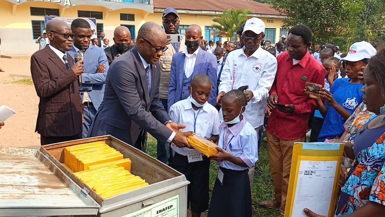 Kwilu : Le Vice-Ministre Théodore Kazadi lance l’ENAFEP 2026 à Kikwit, 70 972 candidats prennent part aux épreuves